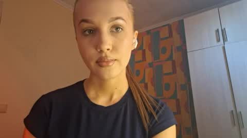 Snapshot of erinnnaji chatting on 06.07.26 Katrin online show from 06.07.26