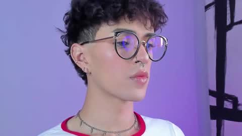 Snapshot of erisleon chatting on 11.01.25 online show from 11.01.25