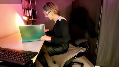 Eva online show from 11.22.25