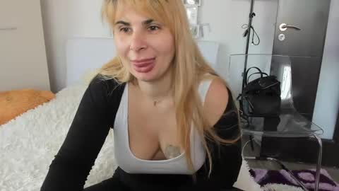 eroticsensualkitty4u online show from 01.15.25