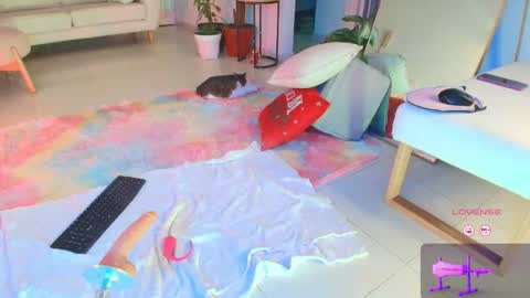 Snapshot of erotik_lady chatting on 12.21.25 TINY online show from 12.21.25