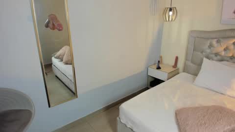 Escarlet online show from 09.18.25