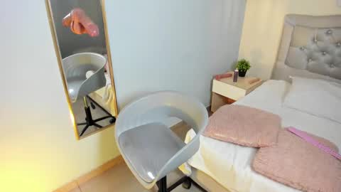 Escarlet online show from 10.23.25