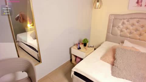 Escarlet online show from 11.19.25