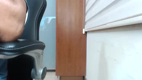 Snapshot of escorpion51 chatting on 02.23.25 escorpion51 online show from 02.23.25