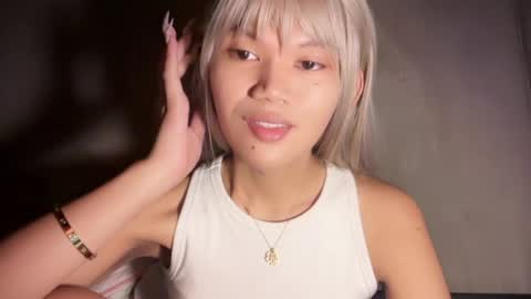 Snapshot of esilchan chatting on 04.20.26 Chelliane online show from 04.20.26