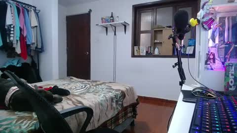 Snapshot of esjrobles chatting on 12.26.24 Esteban online show from 12.26.24