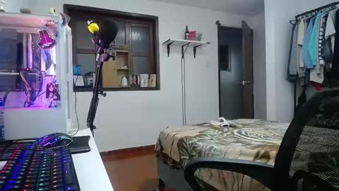 Snapshot of esjrobles chatting on 12.31.24 Esteban online show from 12.31.24