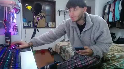 Snapshot of esjrobles chatting on 01.07.25 Esteban online show from 01.07.25