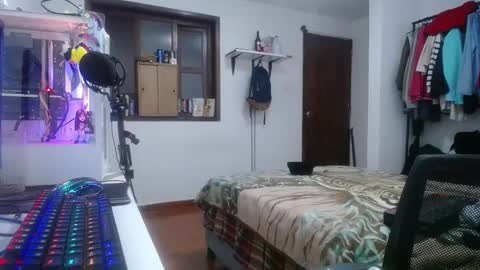 Snapshot of esjrobles chatting on 01.22.25 Esteban online show from 01.22.25