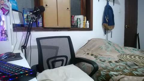 Snapshot of esjrobles chatting on 02.08.25 Esteban online show from 02.08.25