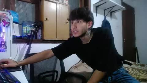 Snapshot of esjrobles chatting on 02.11.25 Esteban online show from 02.11.25