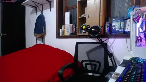 Snapshot of esjrobles chatting on 02.16.25 Esteban online show from 02.16.25