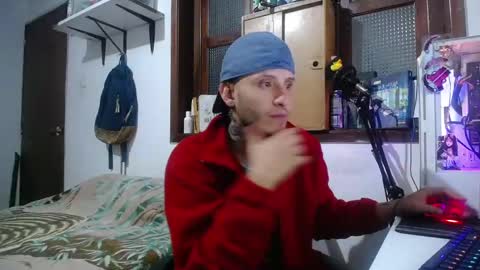 Snapshot of esjrobles chatting on 03.05.25 Esteban online show from 03.05.25