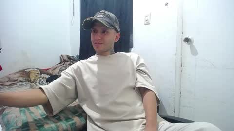 Snapshot of esjrobles chatting on 10.13.25 Esteban online show from 10.13.25