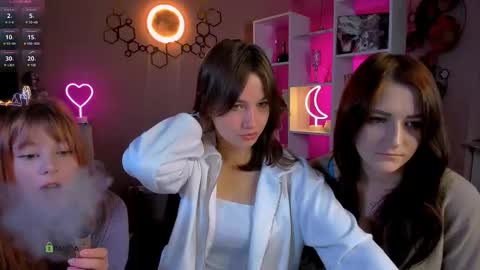 esma_shine online show from 09.15.25