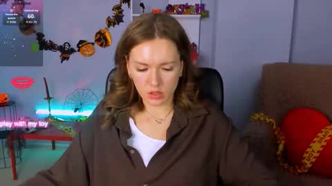 esma_shine online show from 10.20.25