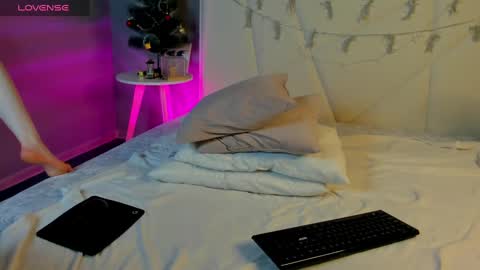 Snapshot of esme_runn chatting on 01.15.25 Esme Runn online show from 01.15.25