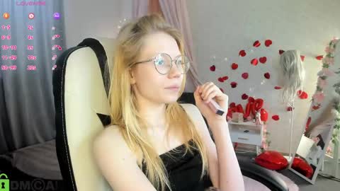 Esme Runn online show from 05.05.26
