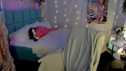 Snapshot of esme_runn chatting on 06.27.26 Esme Runn online show from 06.27.26