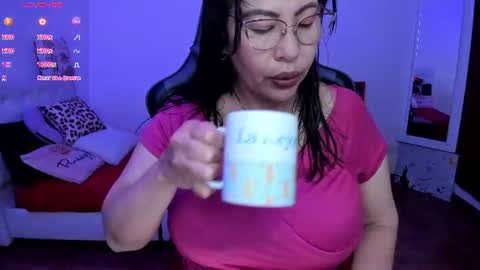 Snapshot of esmeralda_milf1 chatting on 07.05.26 esme online show from 07.05.26