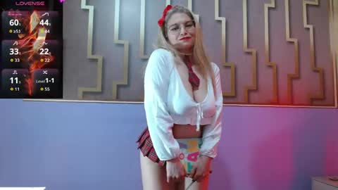 Snapshot of esmeralda_oikos chatting on 05.27.26 Esmeralda .INDEPENDENT MODEL online Monday to Saturday 3 pm Chicago online show from 05.27.26