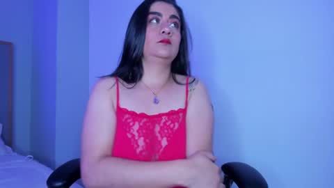 Snapshot of esmeralda_rose__ chatting on 06.17.26 esmeralda_rose__ online show from 06.17.26