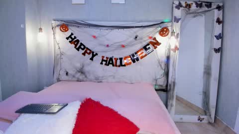 esmeraldanyx online show from 10.22.25