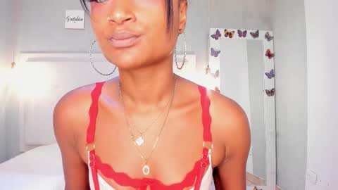 esmeraldanyx online show from 11.18.25