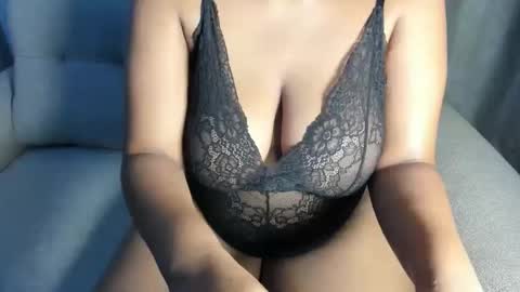 Esme online show from 11.12.25