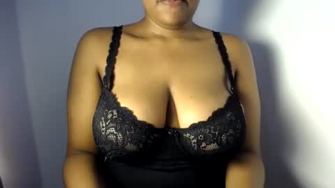 Snapshot of esmeray_ chatting on 06.23.26 Esme online show from 06.23.26