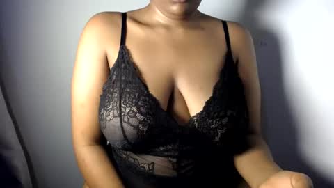 Snapshot of esmeray_ chatting on 06.27.26 Esme online show from 06.27.26