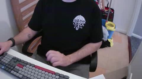 Snapshot of essex_wild chatting on 10.23.25 Morph online show from 10.23.25