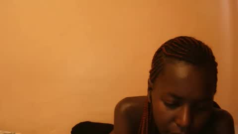 Snapshot of essie_n chatting on 11.25.25 Eddah online show from 11.25.25