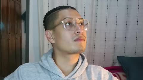 Snapshot of estebaaan___ chatting on 10.28.25 Esteban online show from 10.28.25
