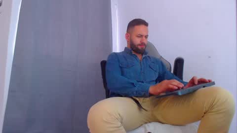 Snapshot of esteban7984068 chatting on 12.05.24 esteban online show from 12.05.24