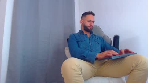 Snapshot of esteban7984068 chatting on 12.14.24 esteban online show from 12.14.24