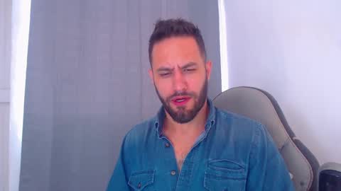 Snapshot of esteban7984068 chatting on 12.31.24 esteban online show from 12.31.24