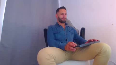 Snapshot of esteban7984068 chatting on 01.10.25 esteban online show from 01.10.25