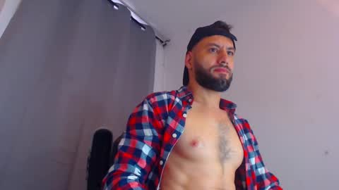 Snapshot of esteban7984068 chatting on 02.08.25 esteban online show from 02.08.25