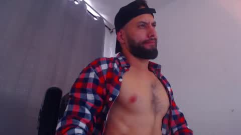 Snapshot of esteban7984068 chatting on 02.10.25 esteban online show from 02.10.25