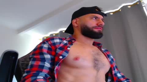 Snapshot of esteban7984068 chatting on 11.08.25 esteban online show from 11.08.25