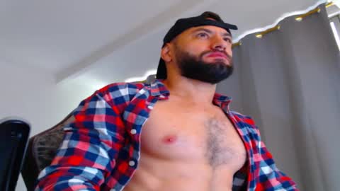 Snapshot of esteban7984068 chatting on 11.24.25 esteban online show from 11.24.25