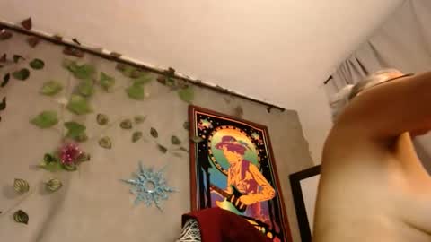 Snapshot of estelamaris1 chatting on 01.06.25 estelamaris online show from 01.06.25