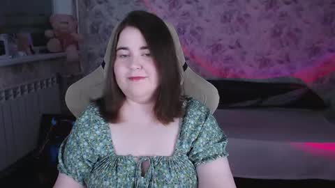 Snapshot of estelle_hicks chatting on 04.28.26 estelle_hicks online show from 04.28.26