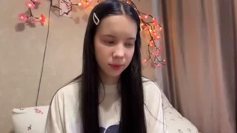 Snapshot of estellezdebski chatting on 07.16.26 estellezdebski online show from 07.16.26
