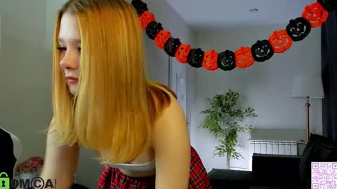 Ester online show from 10.30.25