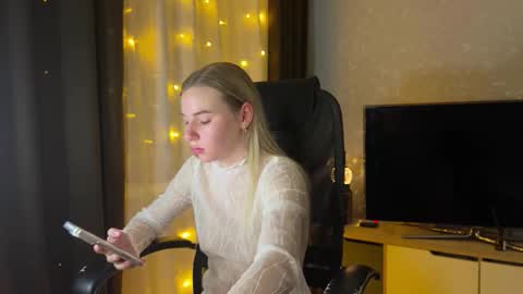 Ester online show from 12.20.25