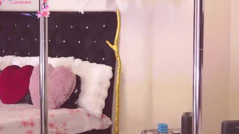 Esthera   online show from 02.13.25