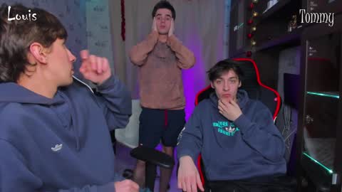 Snapshot of esthetics_boys chatting on 01.02.25 LOUIS online show from 01.02.25